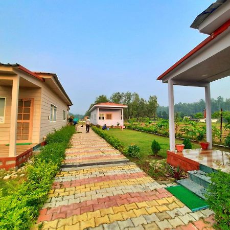 Corbett Veda Inn Rāmnagar Exterior foto
