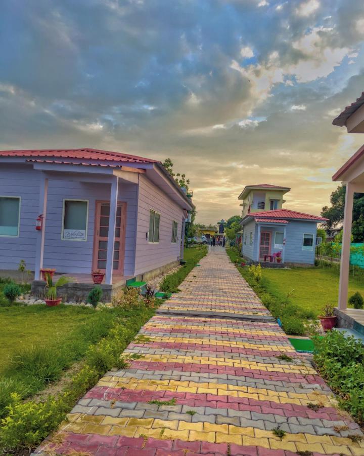 Corbett Veda Inn Rāmnagar Exterior foto